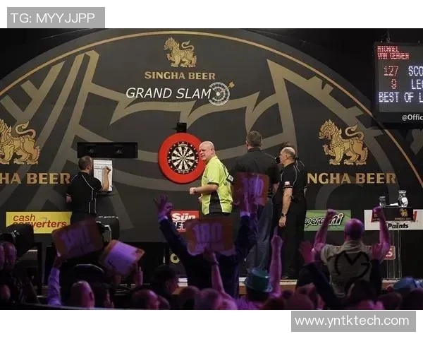 DOTASLAM大满贯赛事EvilGeniuses战队选手Bulba讨论教练战术布置